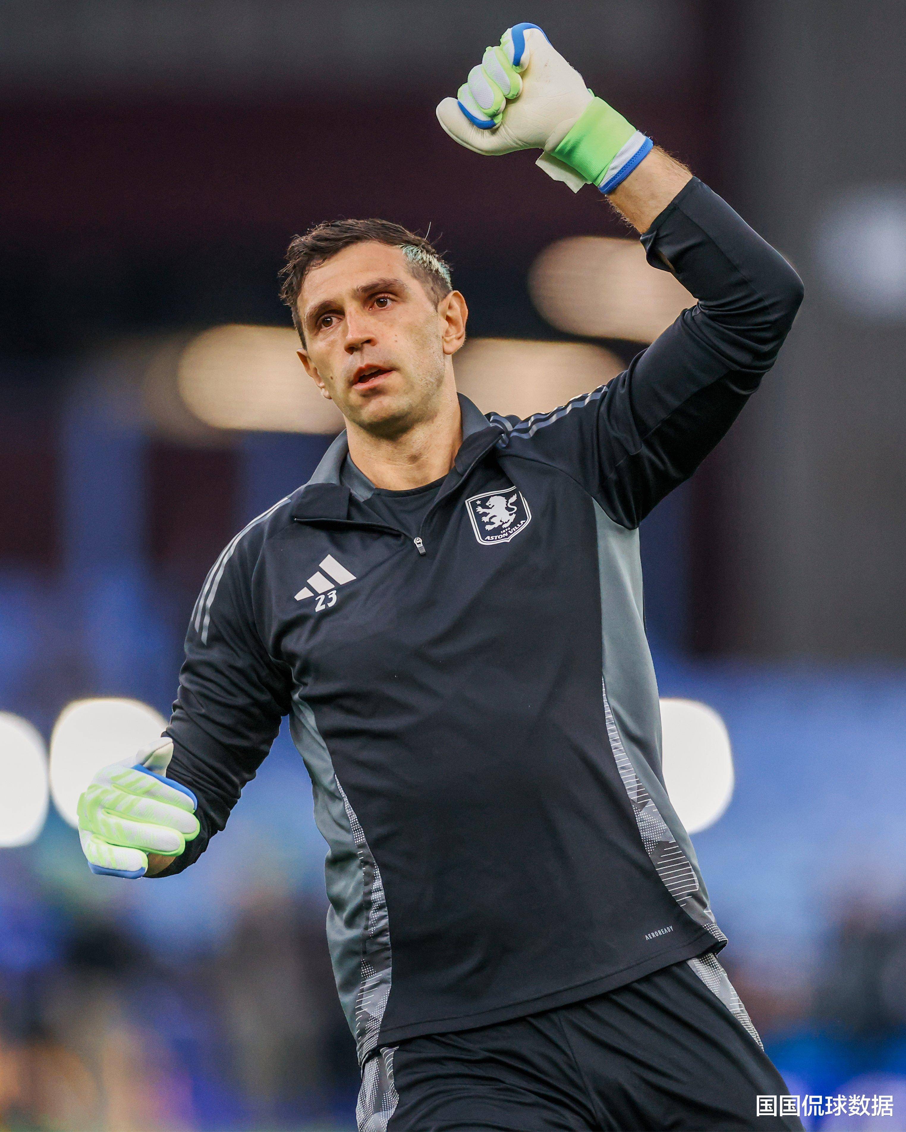 乐鱼体育平台-国际比赛日阿斯顿维拉备战社区盾，复出首秀细节曝光，震撼外界，临场指挥获称赞的简单介绍-乐鱼体育平台